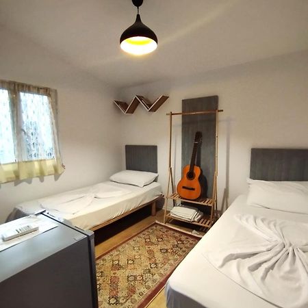 2 Single Bedroom Tirana Buitenkant foto