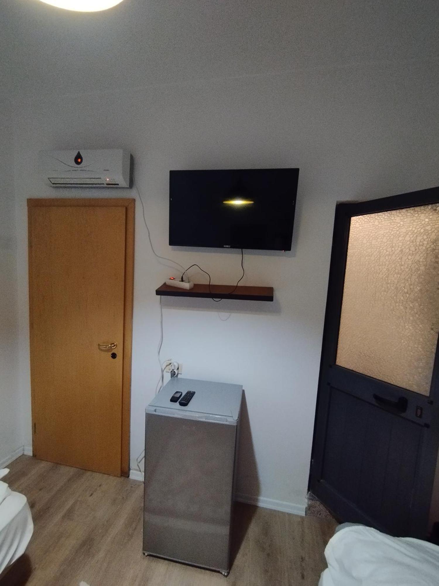 2 Single Bedroom Tirana Buitenkant foto
