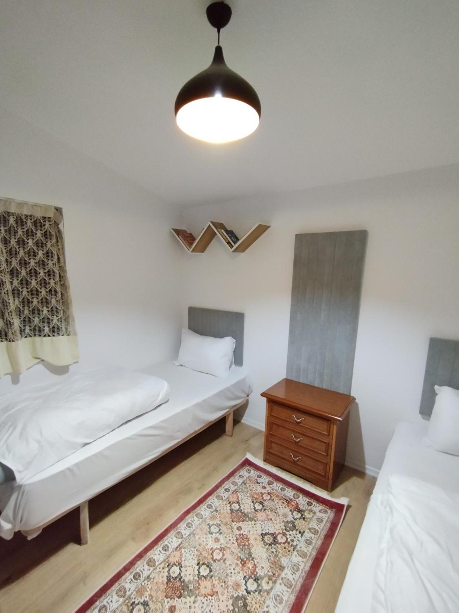 2 Single Bedroom Tirana Buitenkant foto