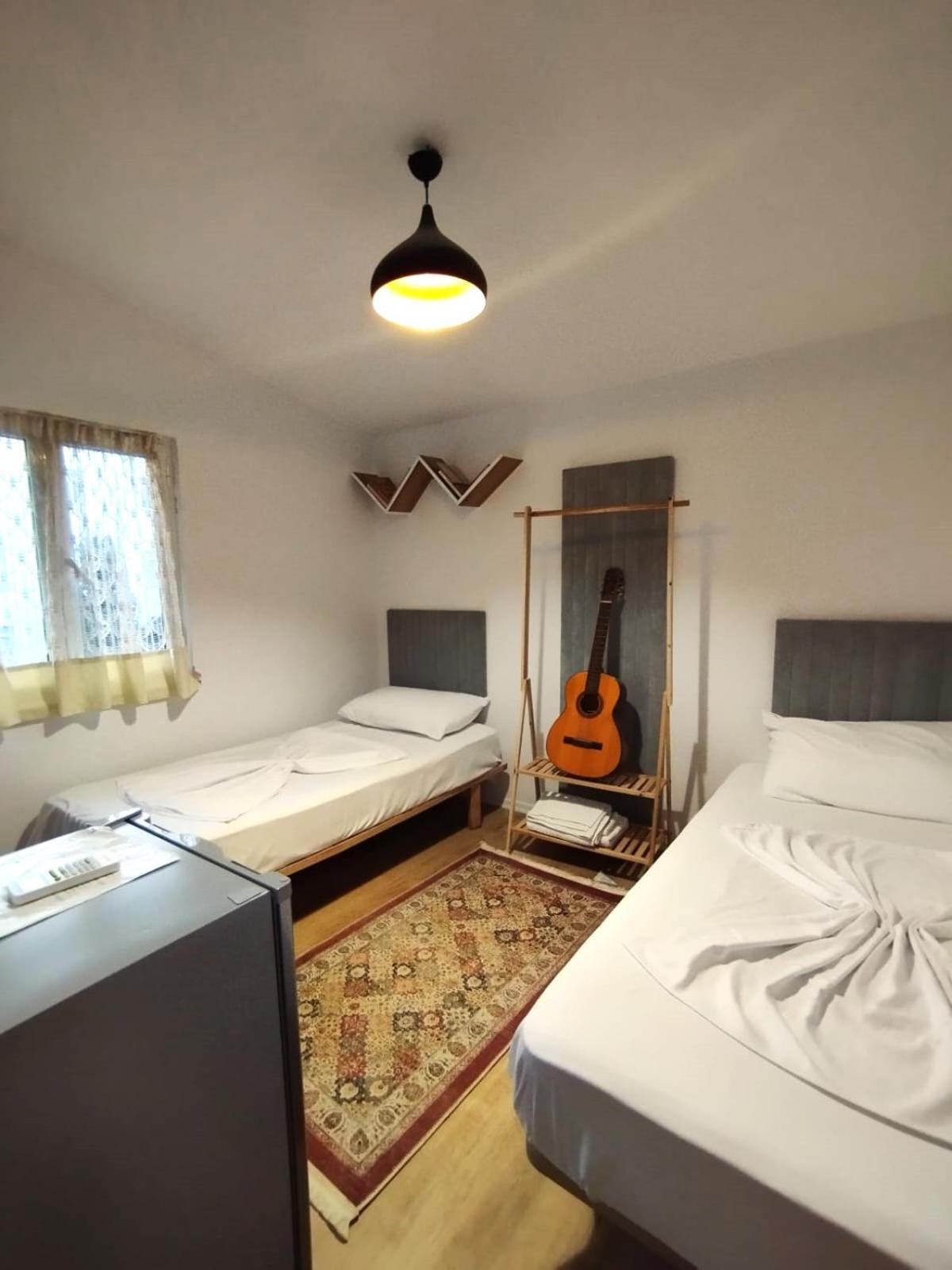2 Single Bedroom Tirana Buitenkant foto